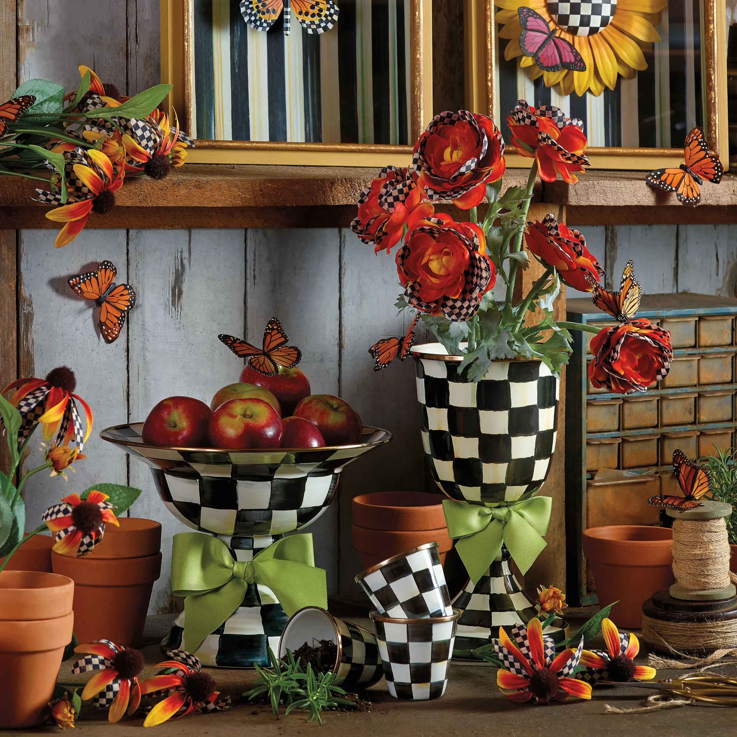 Courtly Check Enamel Pedestal Vase - Green Bow