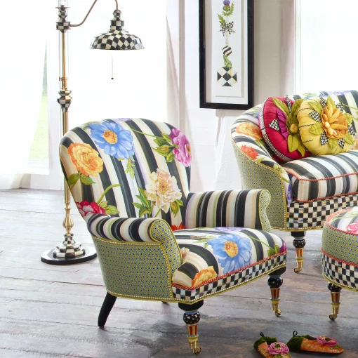 Courtly Farmhouse Floor Lamp